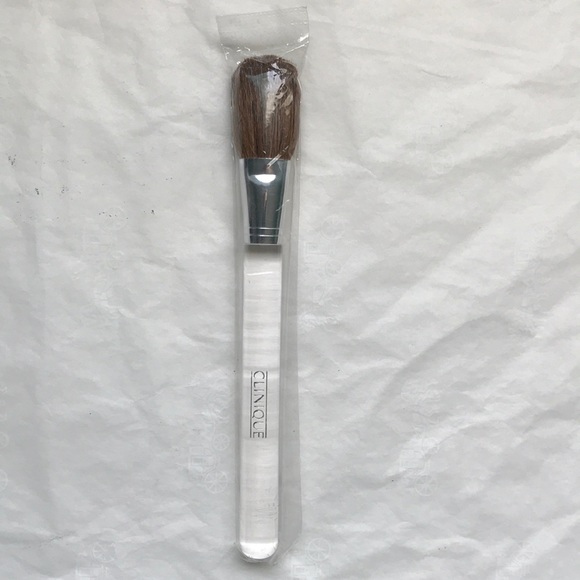 Clinique makeup face brush - Picture 1 of 5
